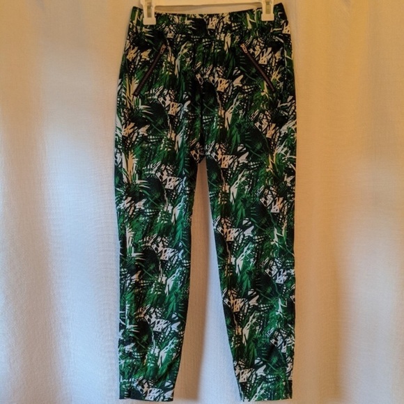 ATHLETA Aspire Palm Print Rushed Ankle Travel Joggers Pants S4. - Picture 4 of 14